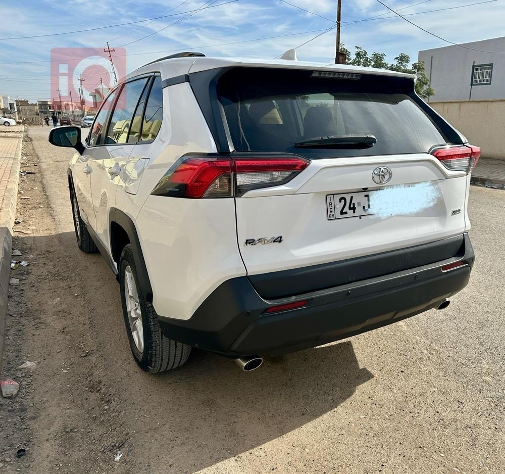 تۆیۆتا ڕاڤ 4